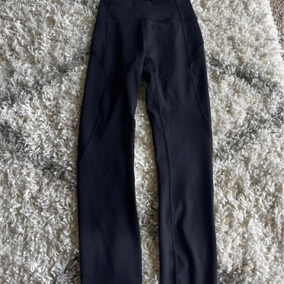 Lululemon In Movement Crop 23" Black. Size 2. - Picture 1 of 4